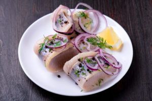 Как посолить селедку своими руками