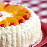 Как приготовить торт с консервированными персиками