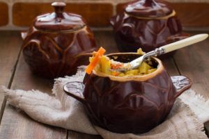 Блюда в горшочках: 10 оригинальных рецептов