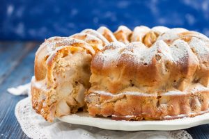 Как готовить шарлотку: 4 вкуснейших рецепта