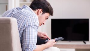 Почему телевизор может перестать показывать изображение и звук?