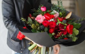 Преимущества доставки цветов